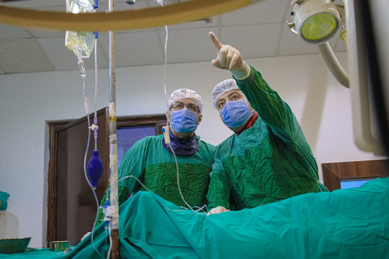 services-04 Doctors Performing Surgery In Idlib Hospital 28583897