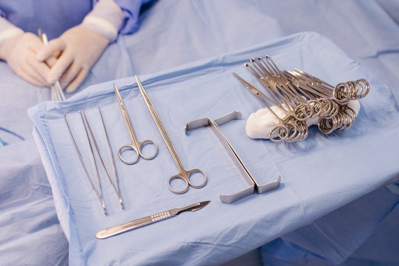 services-03 Surgical Instruments On Blue Drape In Operating Room 28727569